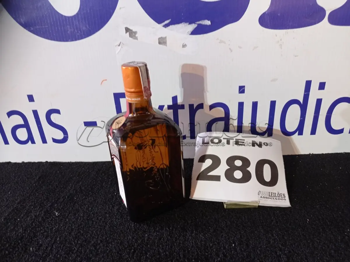 LOTE 280 - 01 - LICOR COINTREAU 700 ML (NO ESTADO, NÃO SABEMOS SE FUNCIONA. LEILÃO NÃO TEM GARANTIA E NEM DEVOLUÇÃO, SUJEITO A POSSÍVEIS AVARIAS VISÍVEIS/OCULTAS E/OU AUSÊNCIA DE COMPONENTES)