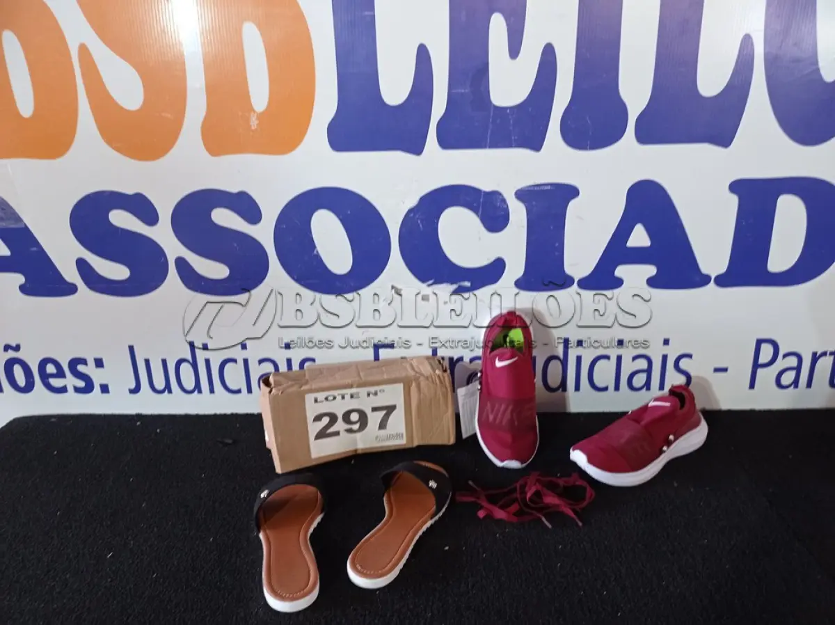 LOTE 297 - 02 – PARES DE CALÇADOS FEMININOS Nº 37 (NO ESTADO, NÃO SABEMOS SE FUNCIONA. LEILÃO NÃO TEM GARANTIA E NEM DEVOLUÇÃO, SUJEITO A POSSÍVEIS AVARIAS VISÍVEIS/OCULTAS E/OU AUSÊNCIA DE COMPONENTES)