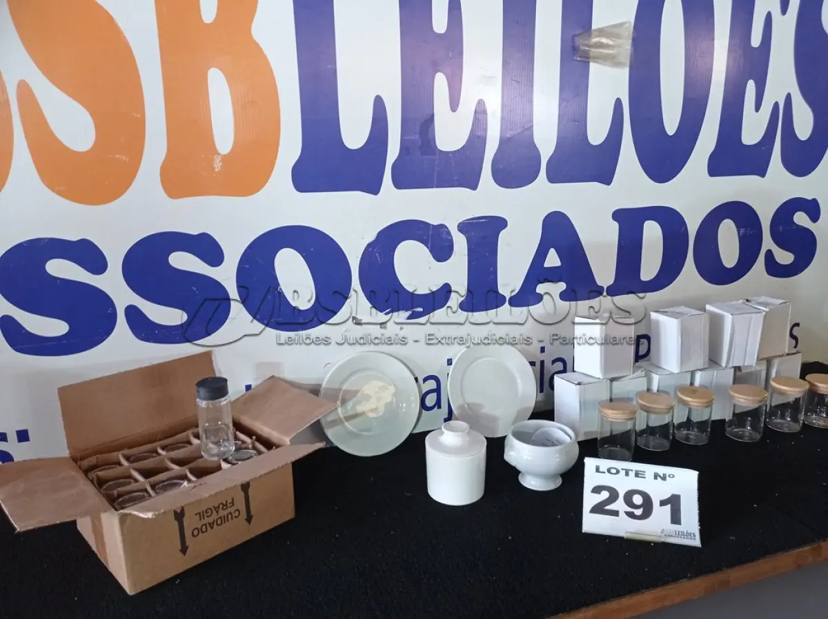 LOTE 291 - 25 – UTENSÍLIOS PARA COZINHA DE VIDRO DIVERSOS (APROXIMADAMENTE) (NO ESTADO, NÃO SABEMOS SE FUNCIONA. LEILÃO NÃO TEM GARANTIA E NEM DEVOLUÇÃO, SUJEITO A POSSÍVEIS AVARIAS VISÍVEIS/OCULTAS E/OU AUSÊNCIA DE COMPONENTES)
