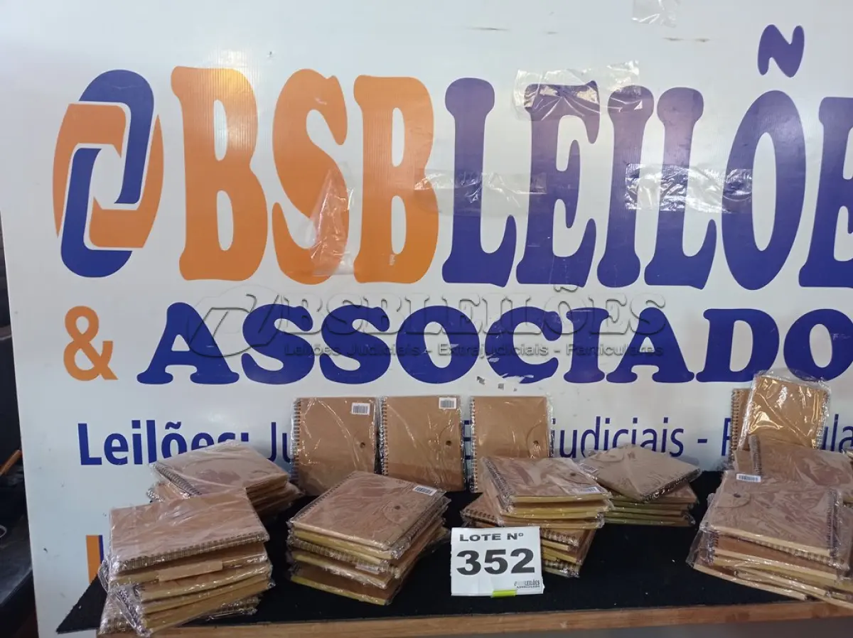 LOTE 352 - 78 - CADERNETAS DE ANOTAÇÃO COM CANETA ECOLÓGICA (APROXIMADAMENTE) (NO ESTADO, NÃO SABEMOS SE FUNCIONA. LEILÃO NÃO TEM GARANTIA E NEM DEVOLUÇÃO, SUJEITO A POSSÍVEIS AVARIAS VISÍVEIS/OCULTAS E/OU AUSÊNCIA DE COMPONENTES)