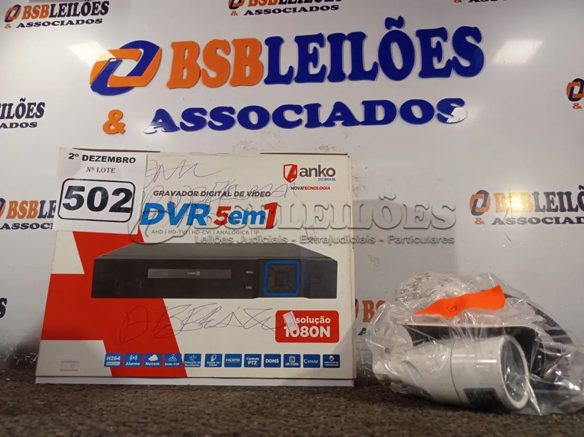 LOTE 502 - 01 DVR E 03 CÂMERAS DE SEGURANÇA. (NO ESTADO) ATENÇÃO! FAZER A VISITAÇÃO ANTES DE ARREMATAR, NÃO SABEMOS SE FUNCIONA. LEILÃO NÃO TEM GARANTIA E NEM DEVOLUÇÃO, SUJEITO A POSSÍVEIS AVARIAS VISÍVEIS/OCULTAS E/OU AUSÊNCIA DE COMPONENTES.