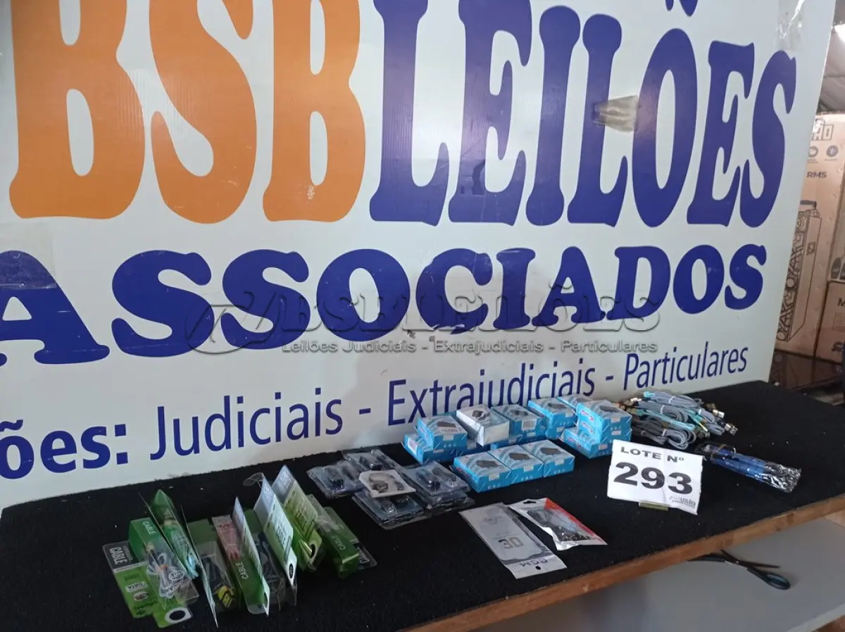 LOTE 293 - 60 – ITENS PARA CELULARES  (APROXIMADAMENTE)(NO ESTADO, NÃO SABEMOS SE FUNCIONA. LEILÃO NÃO TEM GARANTIA E NEM DEVOLUÇÃO, SUJEITO A POSSÍVEIS AVARIAS VISÍVEIS/OCULTAS E/OU AUSÊNCIA DE COMPONENTES)