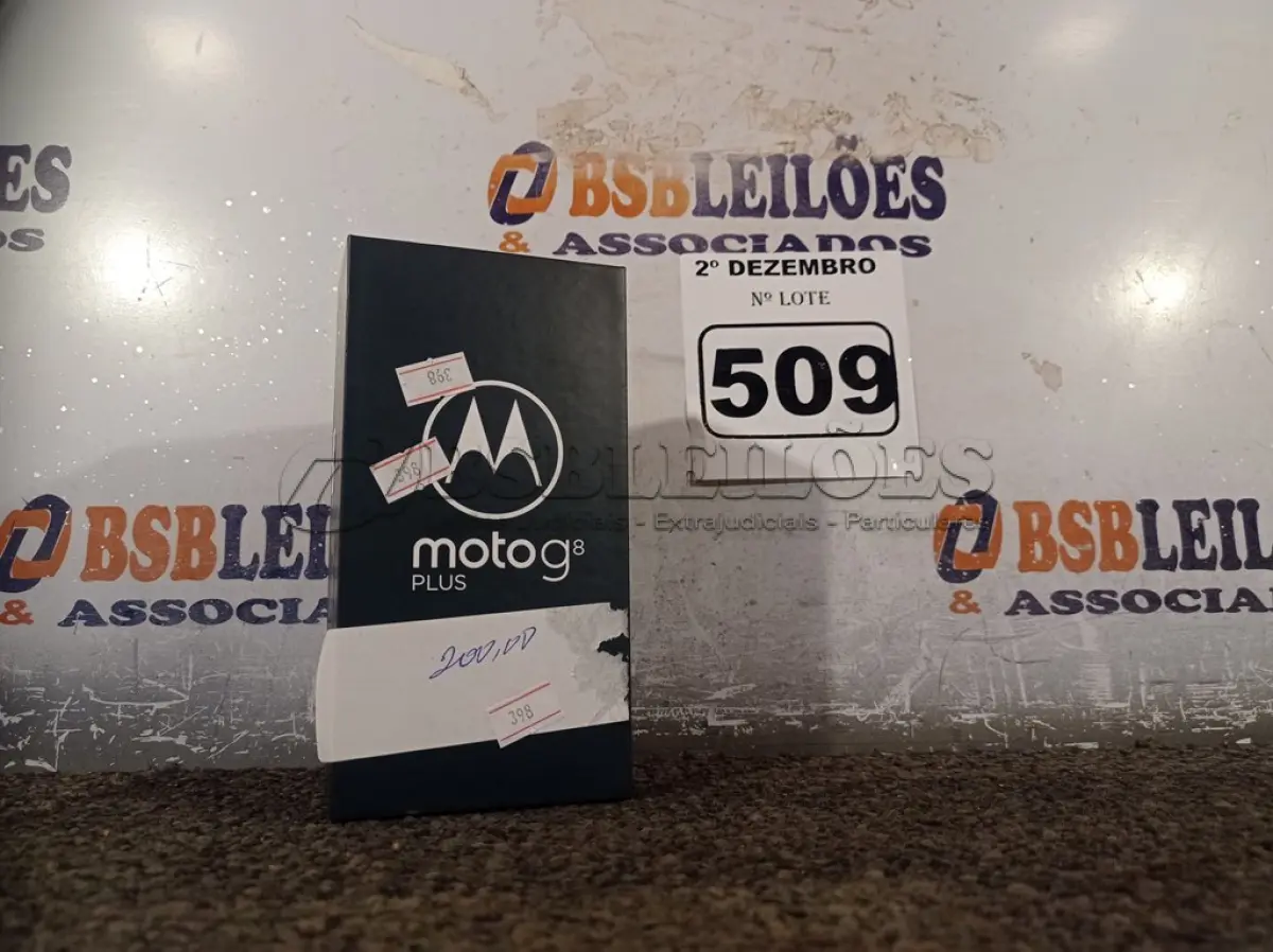 LOTE 509 - 01 CELULAR MOTO G8 PLUS. (NO ESTADO) ATENÇÃO! FAZER A VISITAÇÃO ANTES DE ARREMATAR, NÃO SABEMOS SE FUNCIONA. LEILÃO NÃO TEM GARANTIA E NEM DEVOLUÇÃO, SUJEITO A POSSÍVEIS AVARIAS VISÍVEIS/OCULTAS E/OU AUSÊNCIA DE COMPONENTES.