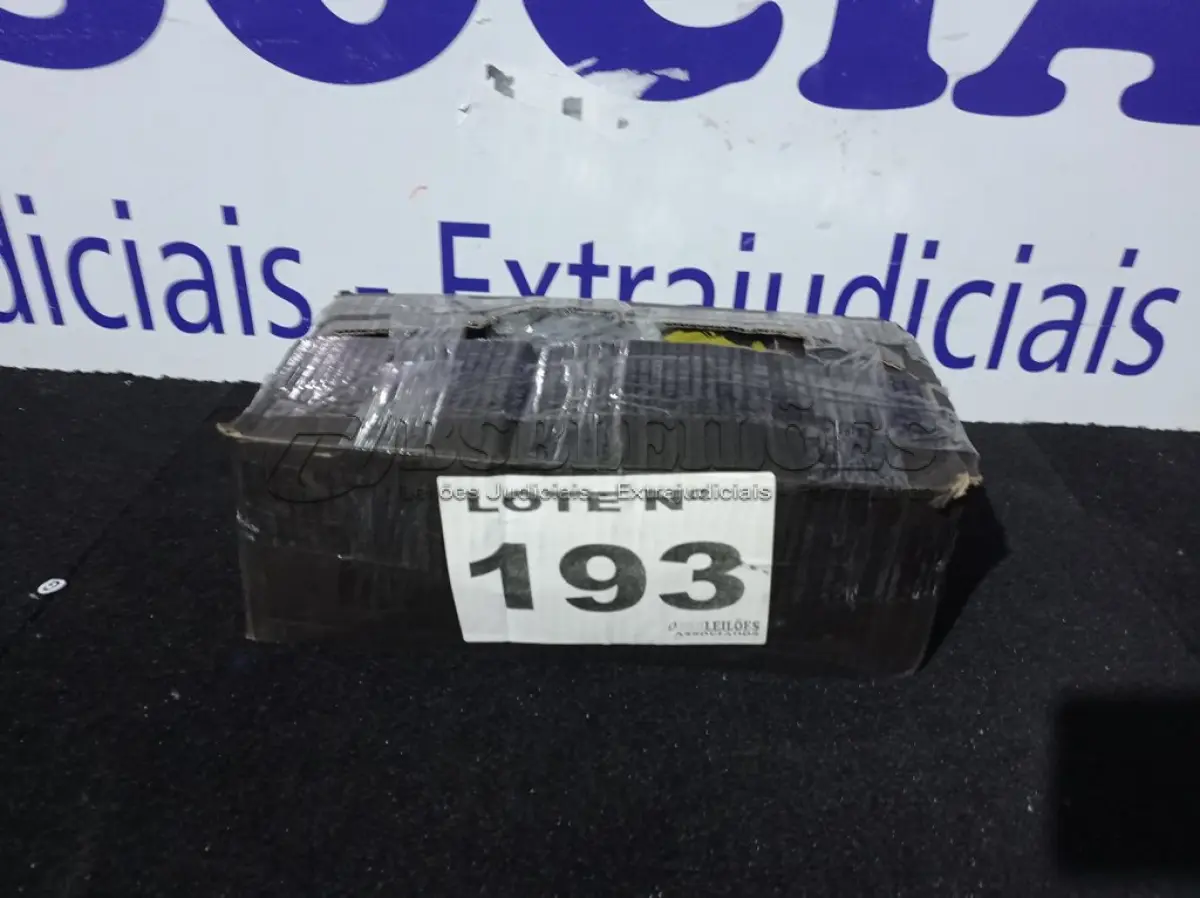 LOTE 193 - 19 KG GRAMPOS GERDAU POLIDO 19X11  (APROXIMADAMENTE)(NO ESTADO, NÃO SABEMOS SE FUNCIONA. LEILÃO NÃO TEM GARANTIA E NEM DEVOLUÇÃO, SUJEITO A POSSÍVEIS AVARIAS VISÍVEIS/OCULTAS E/OU AUSÊNCIA DE COMPONENTES)