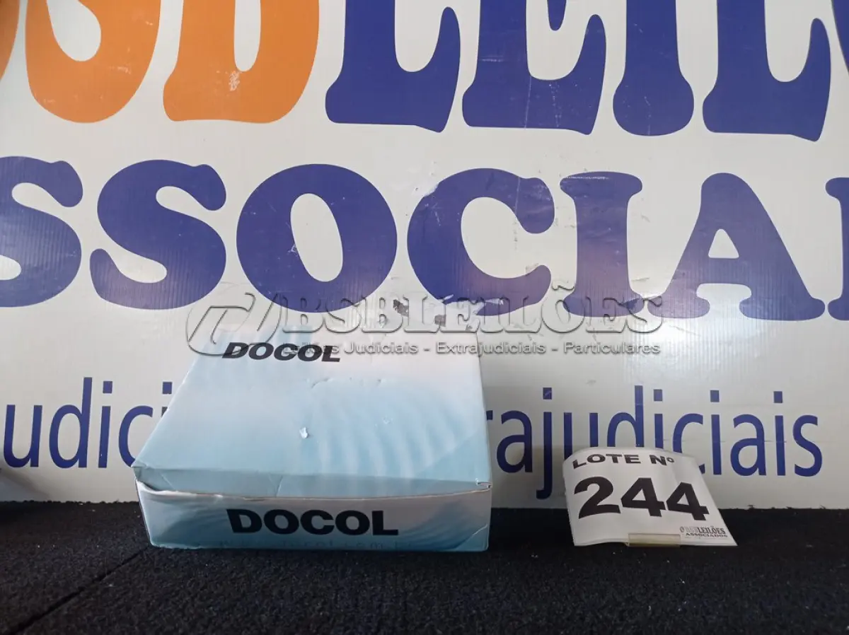 LOTE 244 - 01 - CHUVEIRO DE TETO DOCOL CROMADO (NO ESTADO, NÃO SABEMOS SE FUNCIONA. LEILÃO NÃO TEM GARANTIA E NEM DEVOLUÇÃO, SUJEITO A POSSÍVEIS AVARIAS VISÍVEIS/OCULTAS E/OU AUSÊNCIA DE COMPONENTES)