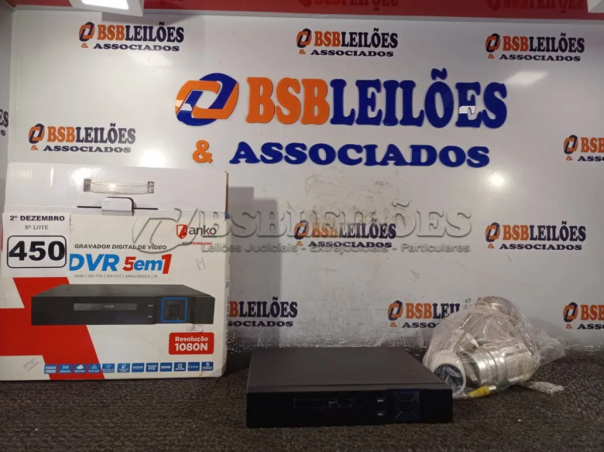 LOTE 450 - 01 DVR E 03 CÂMERAS DE SEGURANÇA. (NO ESTADO) ATENÇÃO! FAZER A VISITAÇÃO ANTES DE ARREMATAR, NÃO SABEMOS SE FUNCIONA. LEILÃO NÃO TEM GARANTIA E NEM DEVOLUÇÃO, SUJEITO A POSSÍVEIS AVARIAS VISÍVEIS/OCULTAS E/OU AUSÊNCIA DE COMPONENTES.