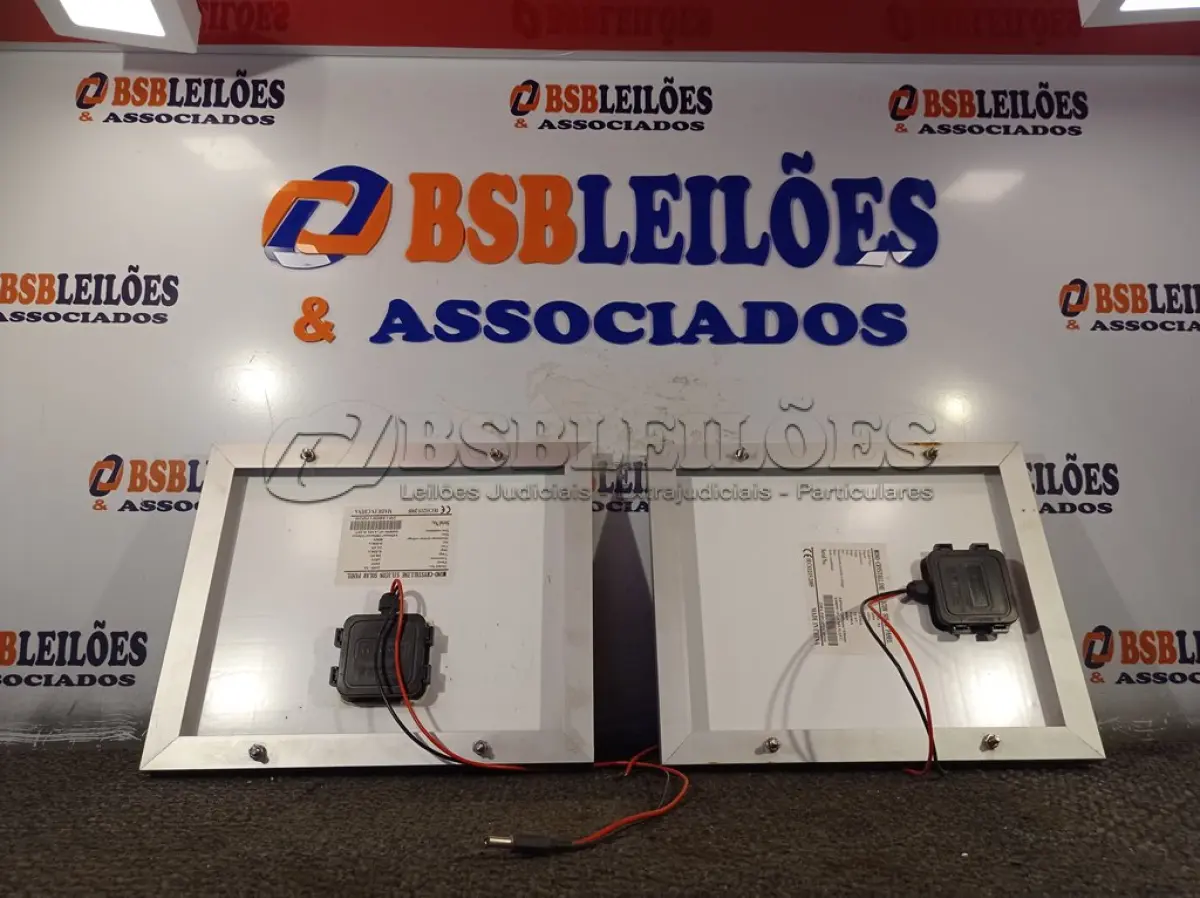 LOTE 451 - 02 PAINÉIS SOLARES 18V 10W.  (NO ESTADO) ATENÇÃO! FAZER A VISITAÇÃO ANTES DE ARREMATAR, NÃO SABEMOS SE FUNCIONA. LEILÃO NÃO TEM GARANTIA E NEM DEVOLUÇÃO, SUJEITO A POSSÍVEIS AVARIAS VISÍVEIS/OCULTAS E/OU AUSÊNCIA DE COMPONENTES.