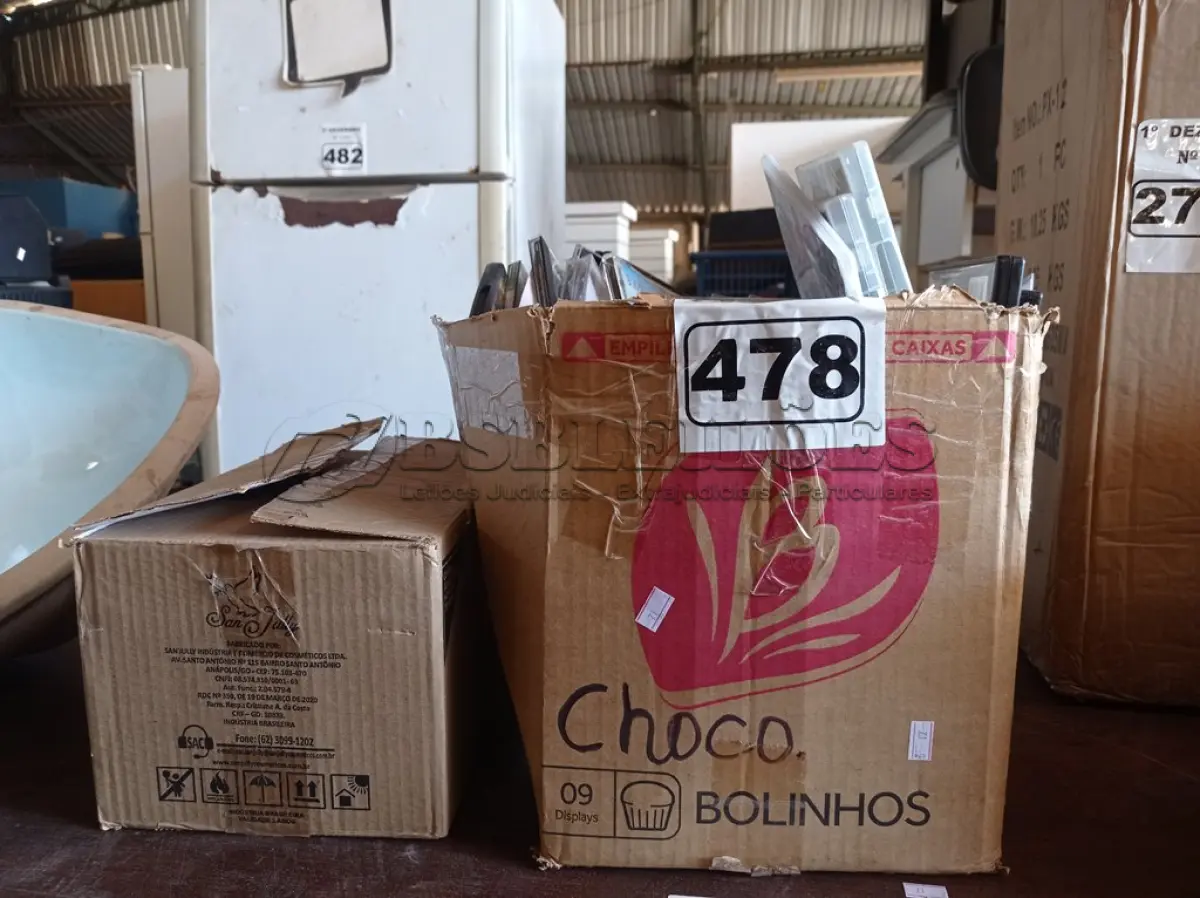 LOTE 478 - 24 FRASCOS DE ÁLCOOL ETÍLICO HIDRATADO 70º 190G E VÁRIOS CDS E DVD’S DIVERSOS. (NO ESTADO) ATENÇÃO! FAZER A VISITAÇÃO ANTES DE ARREMATAR, NÃO SABEMOS SE FUNCIONA. LEILÃO NÃO TEM GARANTIA E NEM DEVOLUÇÃO, SUJEITO A POSSÍVEIS AVARIAS VISÍVEIS/OCULTAS E/OU AUSÊNCIA DE COMPONENTES.