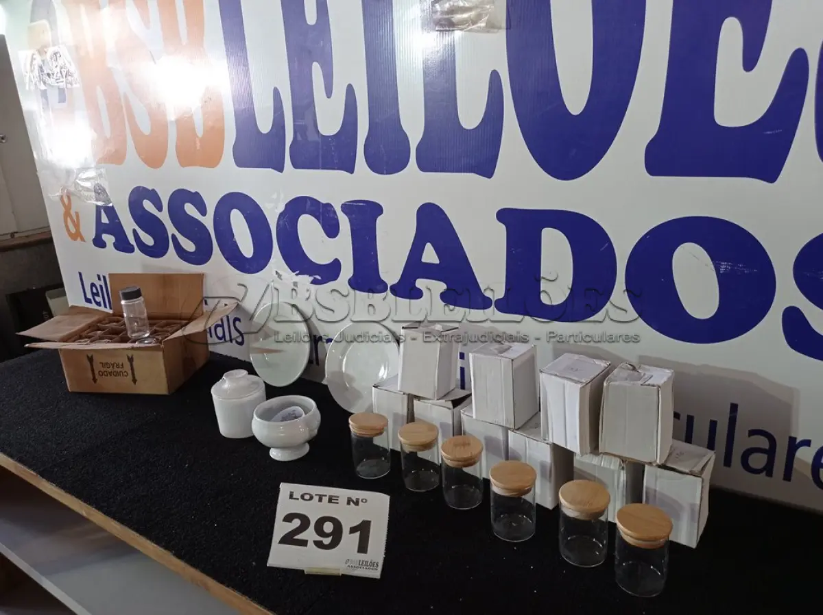LOTE 291 - 25 – UTENSÍLIOS PARA COZINHA DE VIDRO DIVERSOS (APROXIMADAMENTE) (NO ESTADO, NÃO SABEMOS SE FUNCIONA. LEILÃO NÃO TEM GARANTIA E NEM DEVOLUÇÃO, SUJEITO A POSSÍVEIS AVARIAS VISÍVEIS/OCULTAS E/OU AUSÊNCIA DE COMPONENTES)