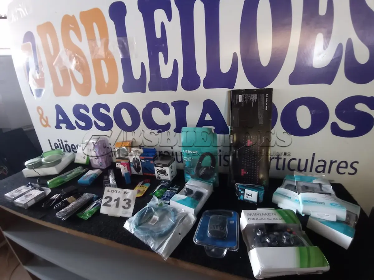 LOTE 213 - 30- ACESSÓRIOS INFORMÁTICA/CELULARES DIVERSOS (APROXIMADAMENTE) (NO ESTADO, NÃO SABEMOS SE FUNCIONA. LEILÃO NÃO TEM GARANTIA E NEM DEVOLUÇÃO, SUJEITO A POSSÍVEIS AVARIAS VISÍVEIS/OCULTAS E/OU AUSÊNCIA DE COMPONENTES)
