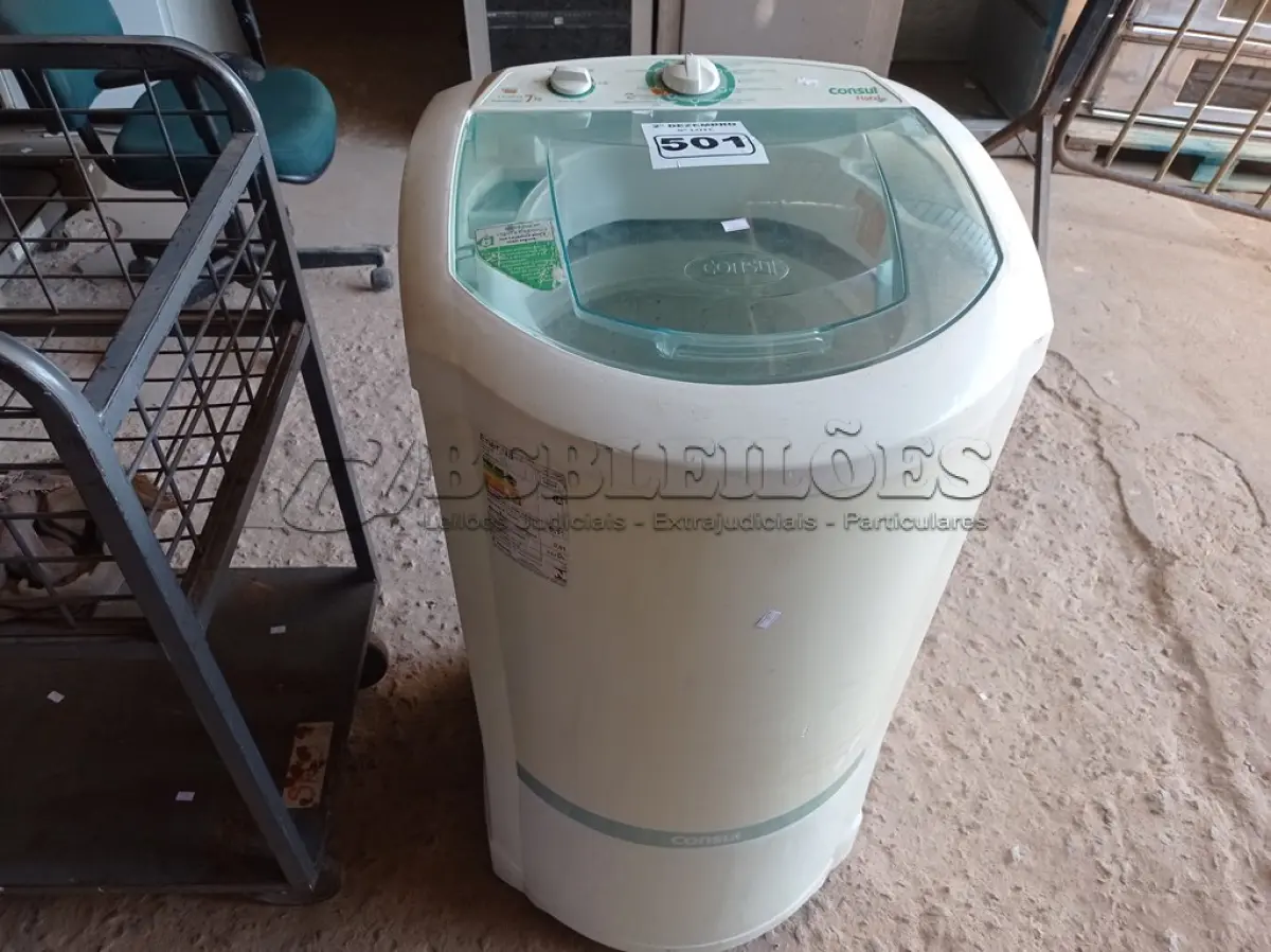 LOTE 501 - 01 LAVADORA AUTOMÁTICA 7KG 220V. (NO ESTADO) ATENÇÃO! FAZER A VISITAÇÃO ANTES DE ARREMATAR, NÃO SABEMOS SE FUNCIONA. LEILÃO NÃO TEM GARANTIA E NEM DEVOLUÇÃO, SUJEITO A POSSÍVEIS AVARIAS VISÍVEIS/OCULTAS E/OU AUSÊNCIA DE COMPONENTES.