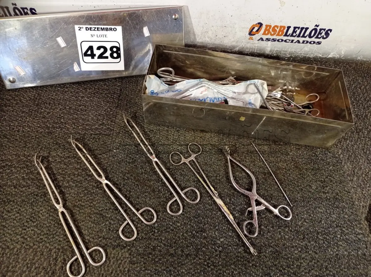 LOTE 428 - 01 LOTE COM INSTRUMENTAIS ODONTOLÓGICOS. (NO ESTADO) ATENÇÃO! FAZER A VISITAÇÃO ANTES DE ARREMATAR, NÃO SABEMOS SE FUNCIONA. LEILÃO NÃO TEM GARANTIA E NEM DEVOLUÇÃO, SUJEITO A POSSÍVEIS AVARIAS VISÍVEIS/OCULTAS E/OU AUSÊNCIA DE COMPONENTES.