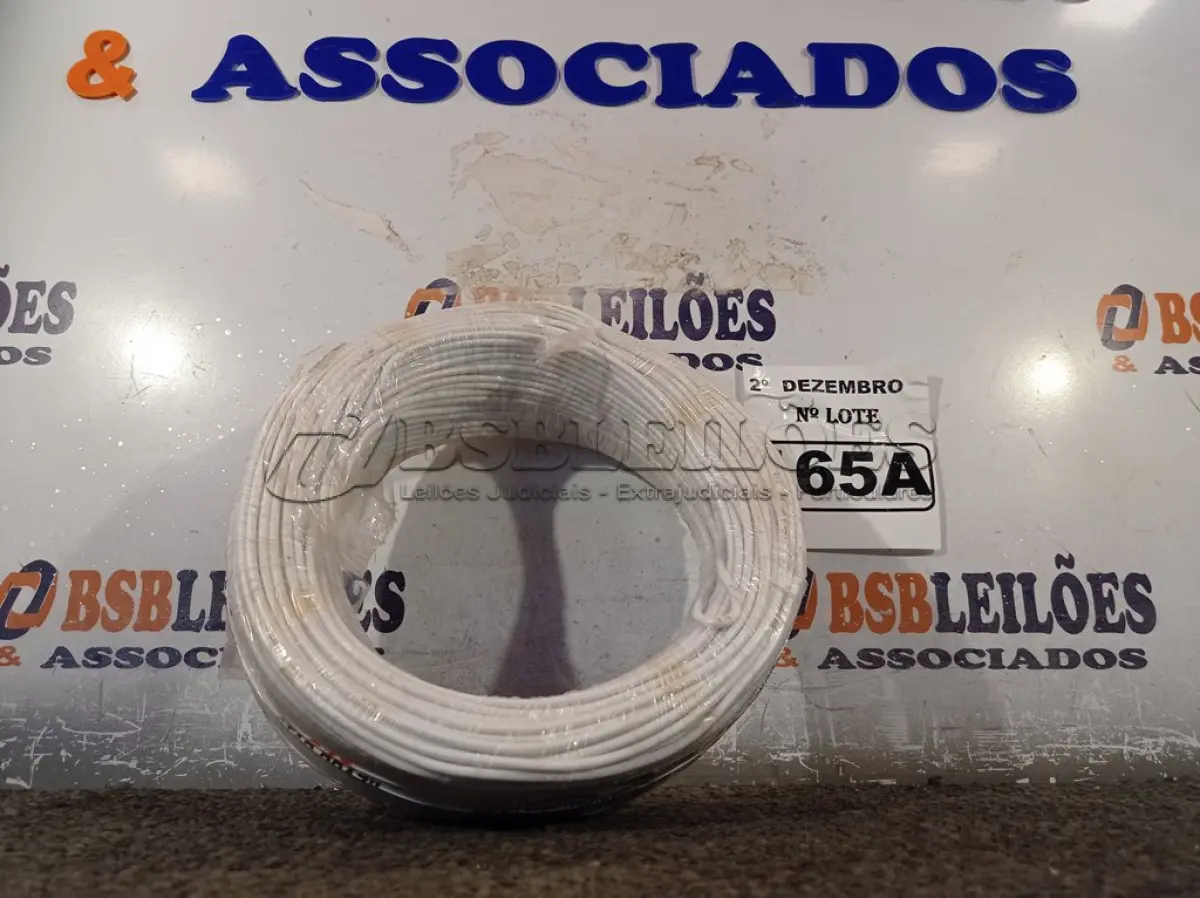 LOTE 165 - 01 ROLO DE CABO FLEXÍVEL 100M 1X2,5MM NA COR BRANCA (NOVO). (NO ESTADO) ATENÇÃO! FAZER A VISITAÇÃO ANTES DE ARREMATAR, NÃO SABEMOS SE FUNCIONA. LEILÃO NÃO TEM GARANTIA E NEM DEVOLUÇÃO, SUJEITO A POSSÍVEIS AVARIAS VISÍVEIS/OCULTAS E/OU AUSÊNCIA DE COMPONENTES.