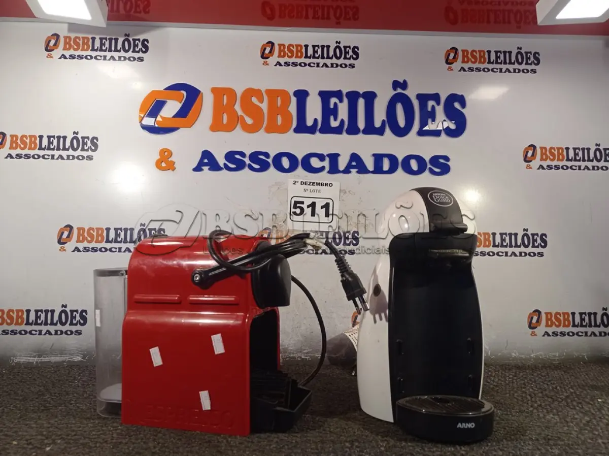 LOTE 511 - 02 CAFETEIRAS MARCAS E MODELOS DIVERSOS. (NO ESTADO) ATENÇÃO! FAZER A VISITAÇÃO ANTES DE ARREMATAR, NÃO SABEMOS SE FUNCIONA. LEILÃO NÃO TEM GARANTIA E NEM DEVOLUÇÃO, SUJEITO A POSSÍVEIS AVARIAS VISÍVEIS/OCULTAS E/OU AUSÊNCIA DE COMPONENTES.