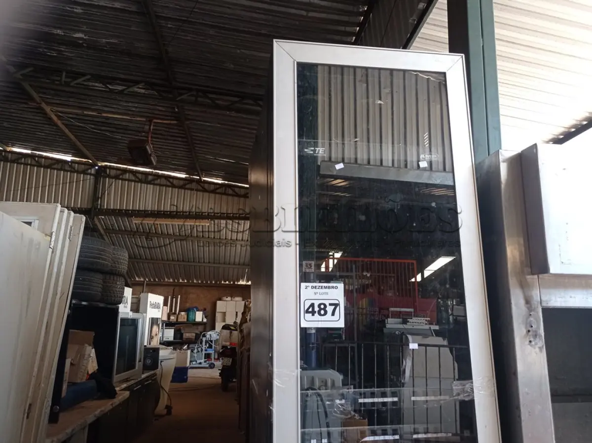 LOTE 487 - 01 RACK PARA EQUIPAMENTOS DE TELECOMUNICAÇÕES. (NO ESTADO) ATENÇÃO! FAZER A VISITAÇÃO ANTES DE ARREMATAR, NÃO SABEMOS SE FUNCIONA. LEILÃO NÃO TEM GARANTIA E NEM DEVOLUÇÃO, SUJEITO A POSSÍVEIS AVARIAS VISÍVEIS/OCULTAS E/OU AUSÊNCIA DE COMPONENTES.