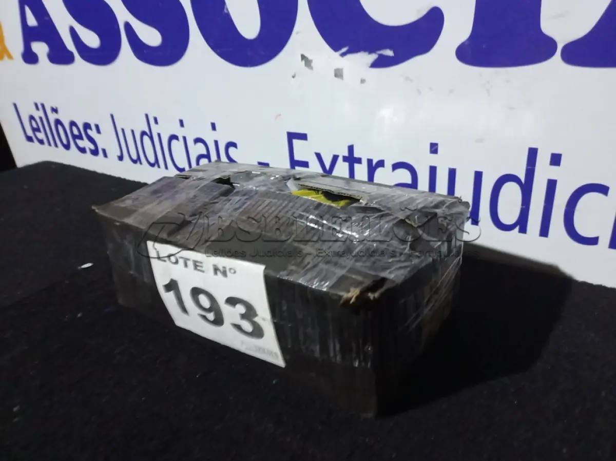 LOTE 193 - 19 KG GRAMPOS GERDAU POLIDO 19X11  (APROXIMADAMENTE)(NO ESTADO, NÃO SABEMOS SE FUNCIONA. LEILÃO NÃO TEM GARANTIA E NEM DEVOLUÇÃO, SUJEITO A POSSÍVEIS AVARIAS VISÍVEIS/OCULTAS E/OU AUSÊNCIA DE COMPONENTES)