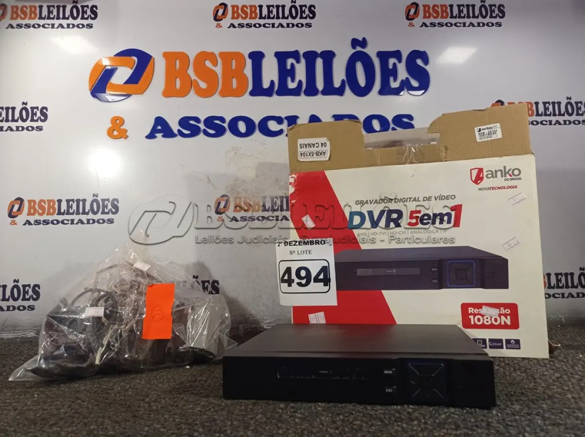 LOTE 494 - 01 DVR E 03 CÂMERAS DE SEGURANÇA. (NO ESTADO) ATENÇÃO! FAZER A VISITAÇÃO ANTES DE ARREMATAR, NÃO SABEMOS SE FUNCIONA. LEILÃO NÃO TEM GARANTIA E NEM DEVOLUÇÃO, SUJEITO A POSSÍVEIS AVARIAS VISÍVEIS/OCULTAS E/OU AUSÊNCIA DE COMPONENTES.