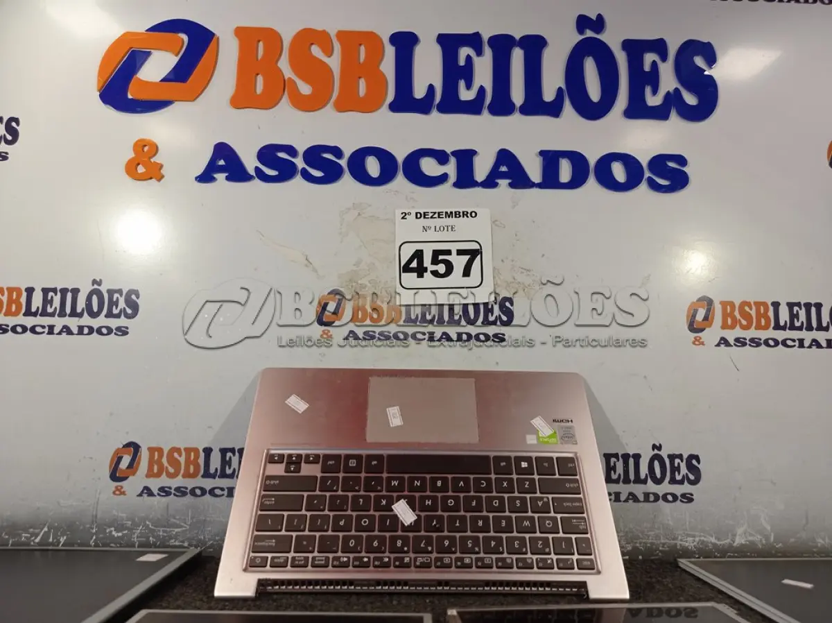 LOTE 457 - 01 PLACA MÃE DE NOTEBOOK E 04 TELAS DIVERSAS. (NO ESTADO) ATENÇÃO! FAZER A VISITAÇÃO ANTES DE ARREMATAR, NÃO SABEMOS SE FUNCIONA. LEILÃO NÃO TEM GARANTIA E NEM DEVOLUÇÃO, SUJEITO A POSSÍVEIS AVARIAS VISÍVEIS/OCULTAS E/OU AUSÊNCIA DE COMPONENTES.