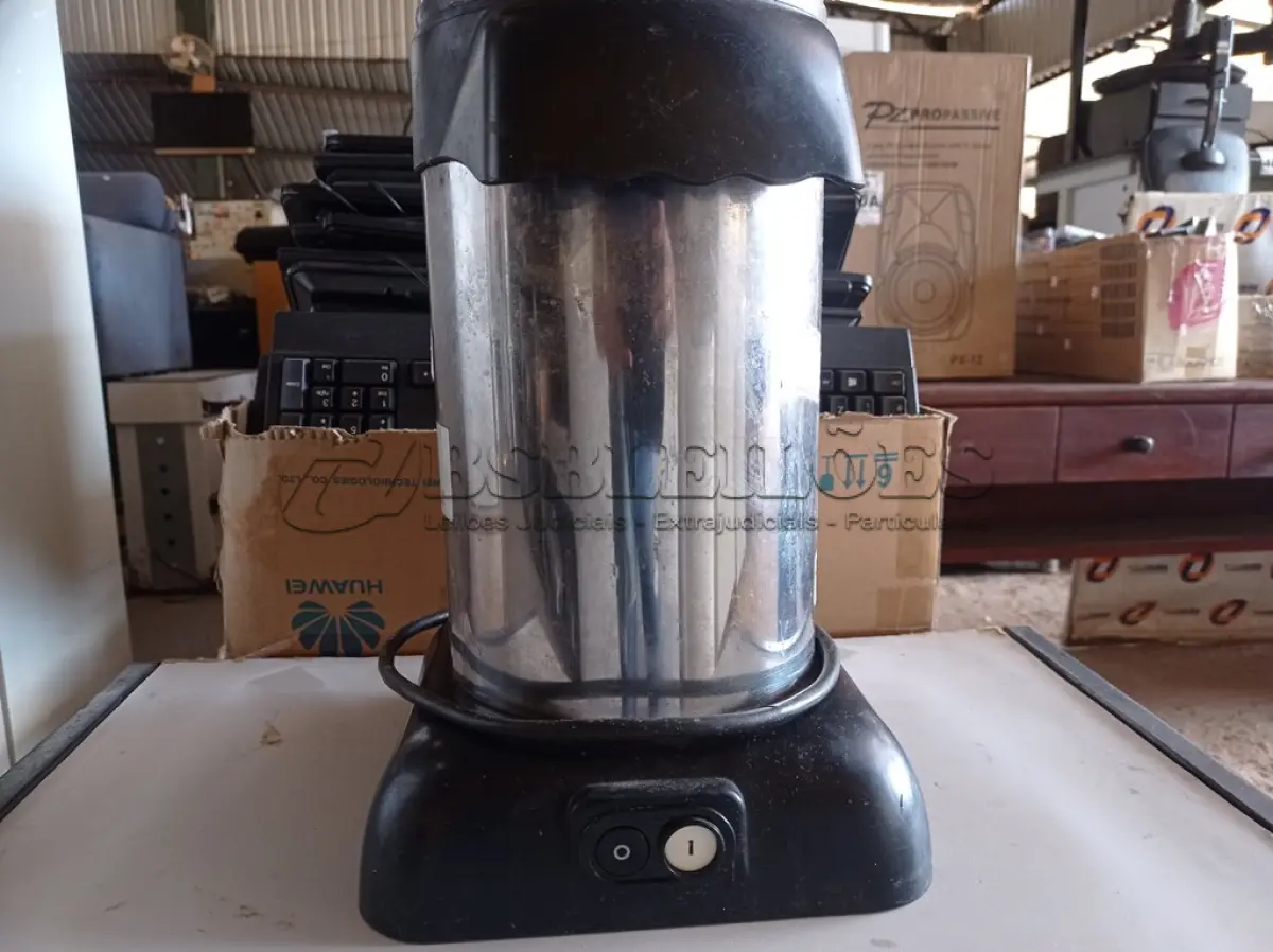 LOTE 489 - 01 LIQUIDIFICADOR INDUSTRIAL MARCA COLOMBO. (NO ESTADO) ATENÇÃO! FAZER A VISITAÇÃO ANTES DE ARREMATAR, NÃO SABEMOS SE FUNCIONA. LEILÃO NÃO TEM GARANTIA E NEM DEVOLUÇÃO, SUJEITO A POSSÍVEIS AVARIAS VISÍVEIS/OCULTAS E/OU AUSÊNCIA DE COMPONENTES.
