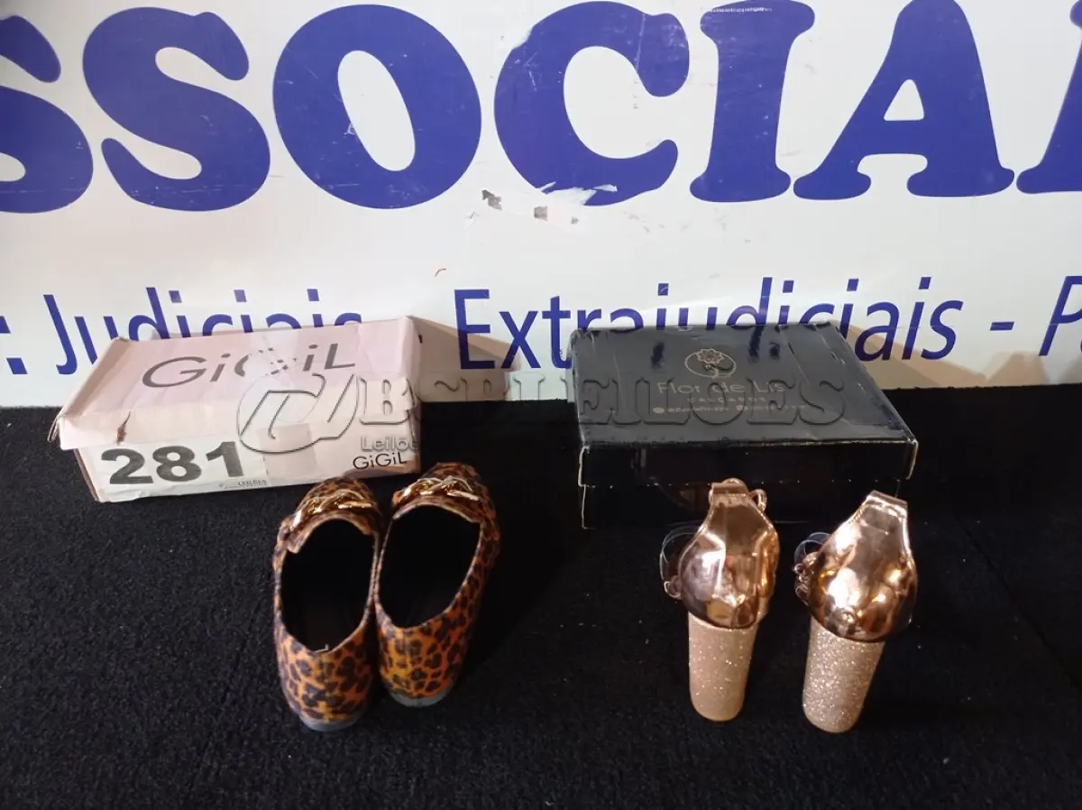 LOTE 281 - 02 – PARES DE CALÇADOS FEMININO Nº 37 (NO ESTADO, NÃO SABEMOS SE FUNCIONA. LEILÃO NÃO TEM GARANTIA E NEM DEVOLUÇÃO, SUJEITO A POSSÍVEIS AVARIAS VISÍVEIS/OCULTAS E/OU AUSÊNCIA DE COMPONENTES)
