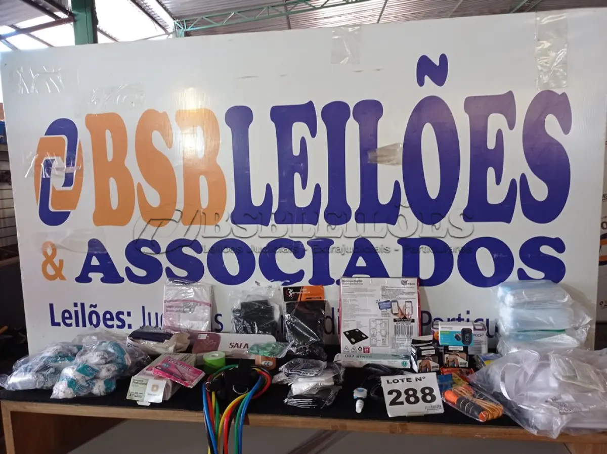LOTE 288 - 50 – ITENS DE CUIDADOS PESSOAIS (APROXIMADAMENTE) (NO ESTADO, NÃO SABEMOS SE FUNCIONA. LEILÃO NÃO TEM GARANTIA E NEM DEVOLUÇÃO, SUJEITO A POSSÍVEIS AVARIAS VISÍVEIS/OCULTAS E/OU AUSÊNCIA DE COMPONENTES)