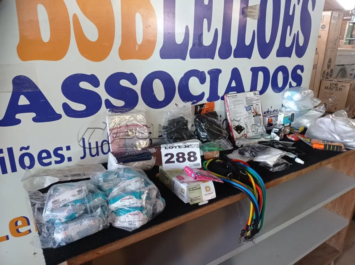 LOTE 288 - 50 – ITENS DE CUIDADOS PESSOAIS (APROXIMADAMENTE) (NO ESTADO, NÃO SABEMOS SE FUNCIONA. LEILÃO NÃO TEM GARANTIA E NEM DEVOLUÇÃO, SUJEITO A POSSÍVEIS AVARIAS VISÍVEIS/OCULTAS E/OU AUSÊNCIA DE COMPONENTES)