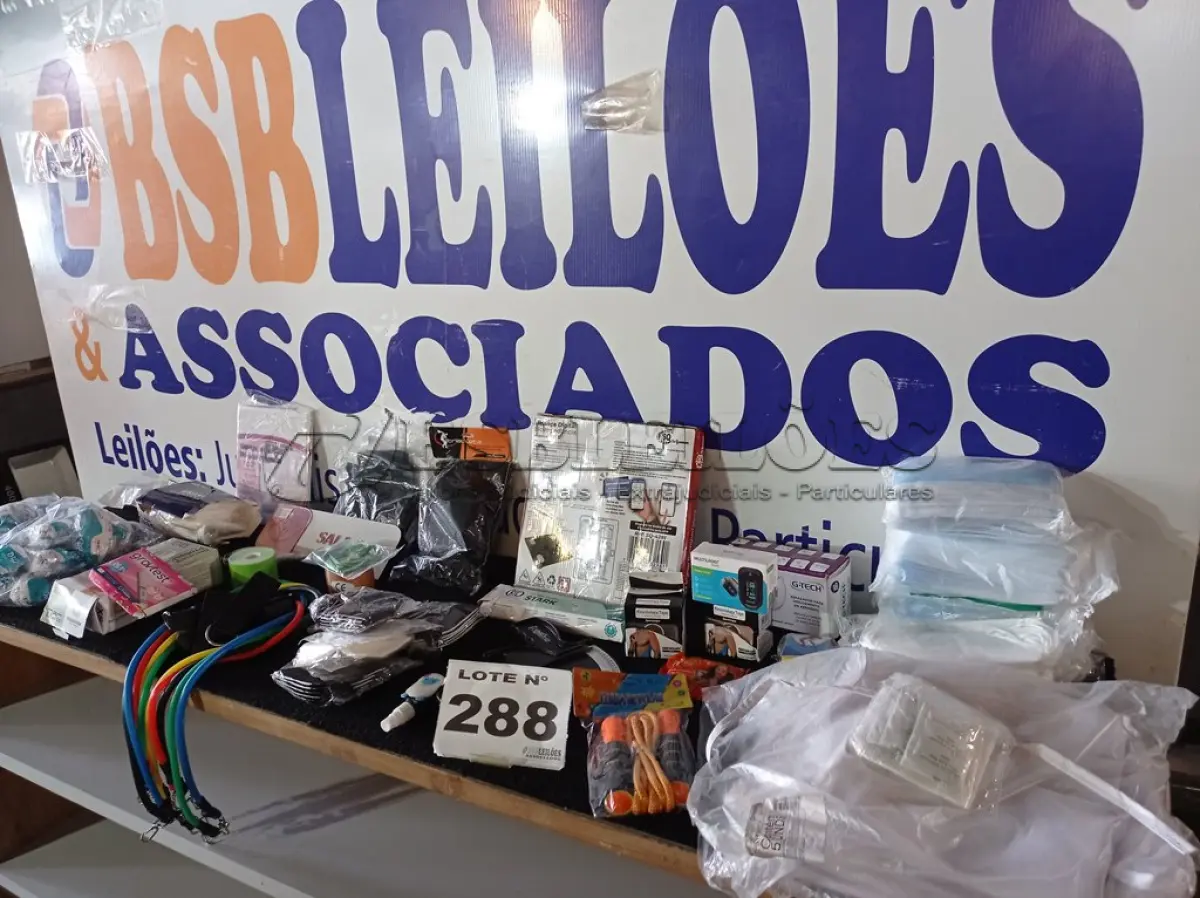 LOTE 288 - 50 – ITENS DE CUIDADOS PESSOAIS (APROXIMADAMENTE) (NO ESTADO, NÃO SABEMOS SE FUNCIONA. LEILÃO NÃO TEM GARANTIA E NEM DEVOLUÇÃO, SUJEITO A POSSÍVEIS AVARIAS VISÍVEIS/OCULTAS E/OU AUSÊNCIA DE COMPONENTES)