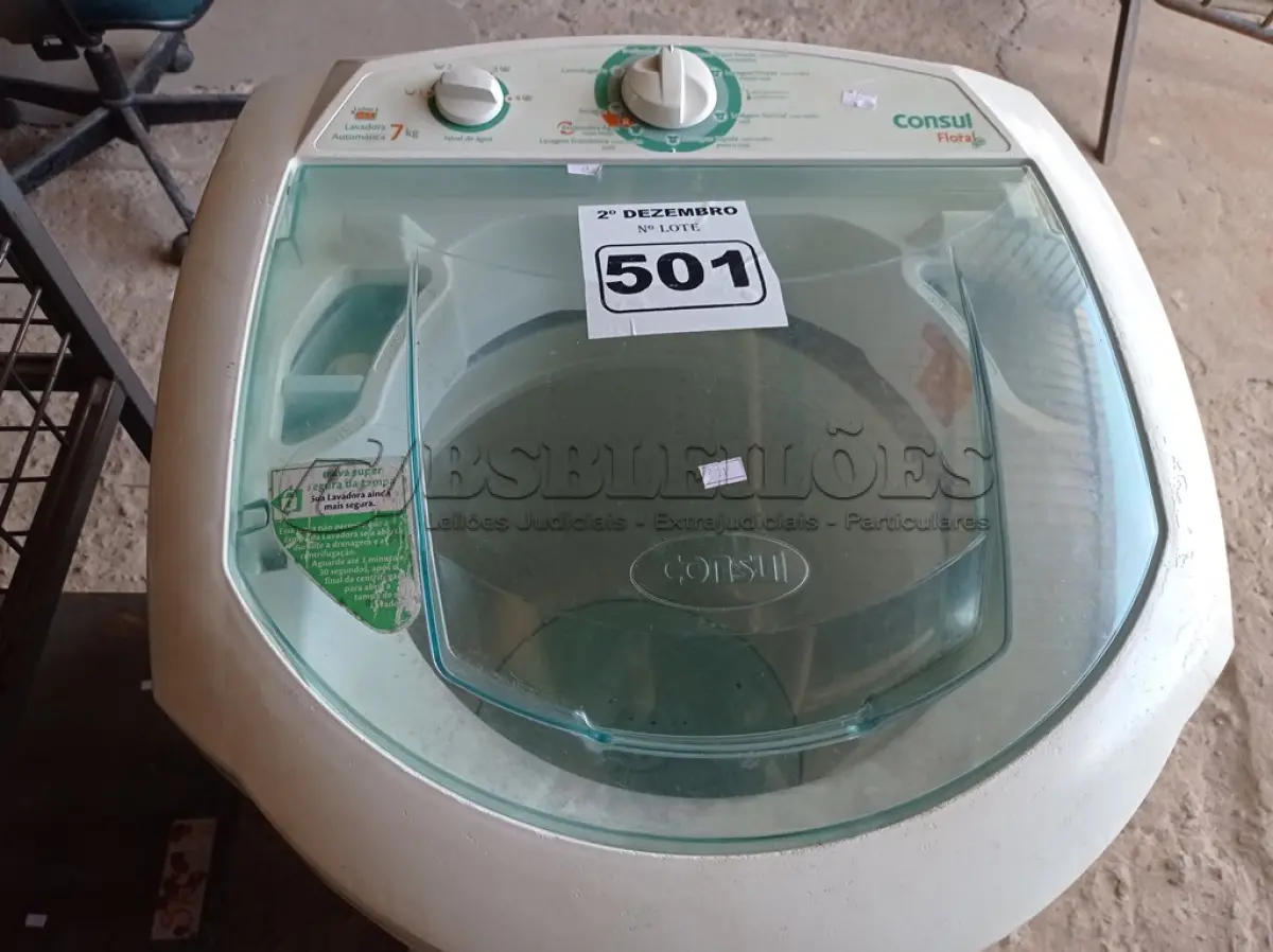 LOTE 501 - 01 LAVADORA AUTOMÁTICA 7KG 220V. (NO ESTADO) ATENÇÃO! FAZER A VISITAÇÃO ANTES DE ARREMATAR, NÃO SABEMOS SE FUNCIONA. LEILÃO NÃO TEM GARANTIA E NEM DEVOLUÇÃO, SUJEITO A POSSÍVEIS AVARIAS VISÍVEIS/OCULTAS E/OU AUSÊNCIA DE COMPONENTES.
