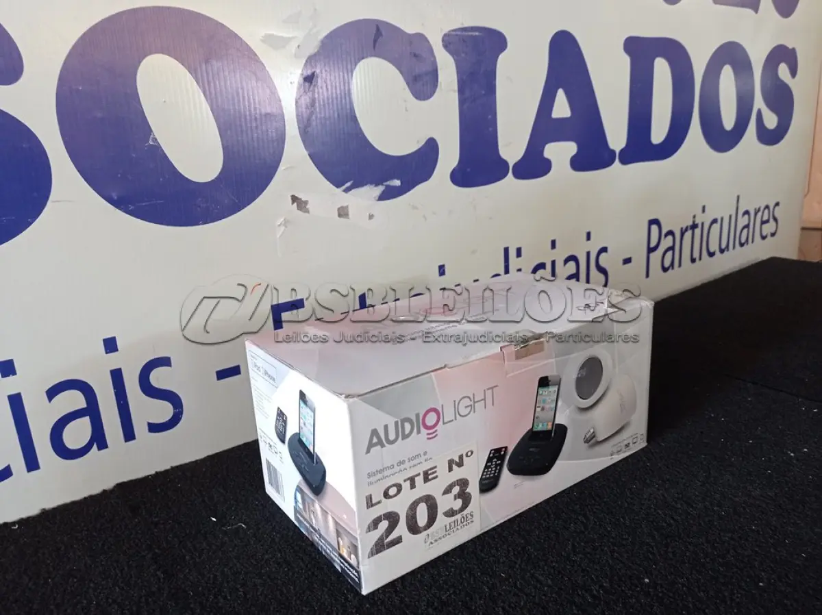 LOTE 203 - 01 - SISTEMA DE SOM E ILUMINAÇÃO SEM FIO (NO ESTADO, NÃO SABEMOS SE FUNCIONA. LEILÃO NÃO TEM GARANTIA E NEM DEVOLUÇÃO, SUJEITO A POSSÍVEIS AVARIAS VISÍVEIS/OCULTAS E/OU AUSÊNCIA DE COMPONENTES)