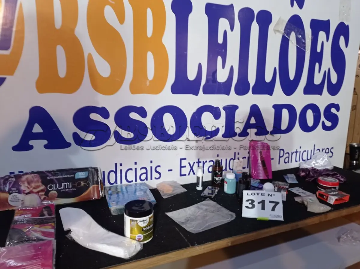 LOTE 317 - 25 – ITENS DE BELEZA DIVERSOS (APROXIMADAMENTE)(NO ESTADO, NÃO SABEMOS SE FUNCIONA. LEILÃO NÃO TEM GARANTIA E NEM DEVOLUÇÃO, SUJEITO A POSSÍVEIS AVARIAS VISÍVEIS/OCULTAS E/OU AUSÊNCIA DE COMPONENTES)