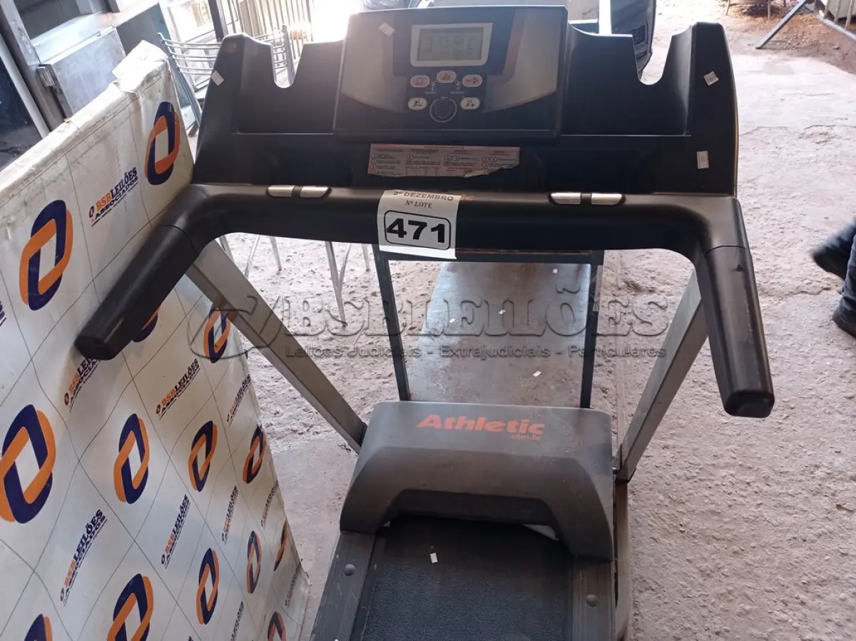 LOTE 471 - 01 ESTEIRA ATLETIC. (NO ESTADO) ATENÇÃO! FAZER A VISITAÇÃO ANTES DE ARREMATAR, NÃO SABEMOS SE FUNCIONA. LEILÃO NÃO TEM GARANTIA E NEM DEVOLUÇÃO, SUJEITO A POSSÍVEIS AVARIAS VISÍVEIS/OCULTAS E/OU AUSÊNCIA DE COMPONENTES.