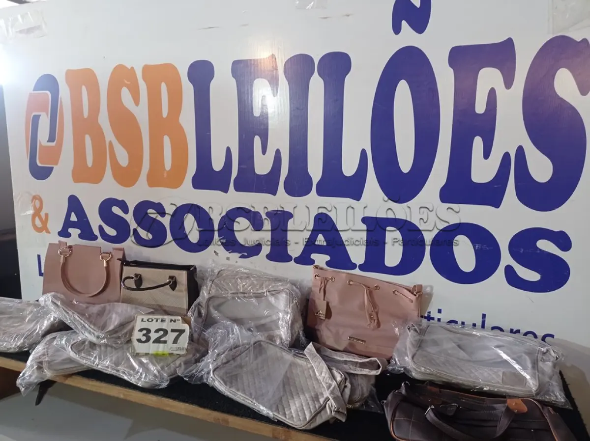 LOTE 327 - 07 – BOLSAS DIVERSAS (NO ESTADO, NÃO SABEMOS SE FUNCIONA. LEILÃO NÃO TEM GARANTIA E NEM DEVOLUÇÃO, SUJEITO A POSSÍVEIS AVARIAS VISÍVEIS/OCULTAS E/OU AUSÊNCIA DE COMPONENTES)