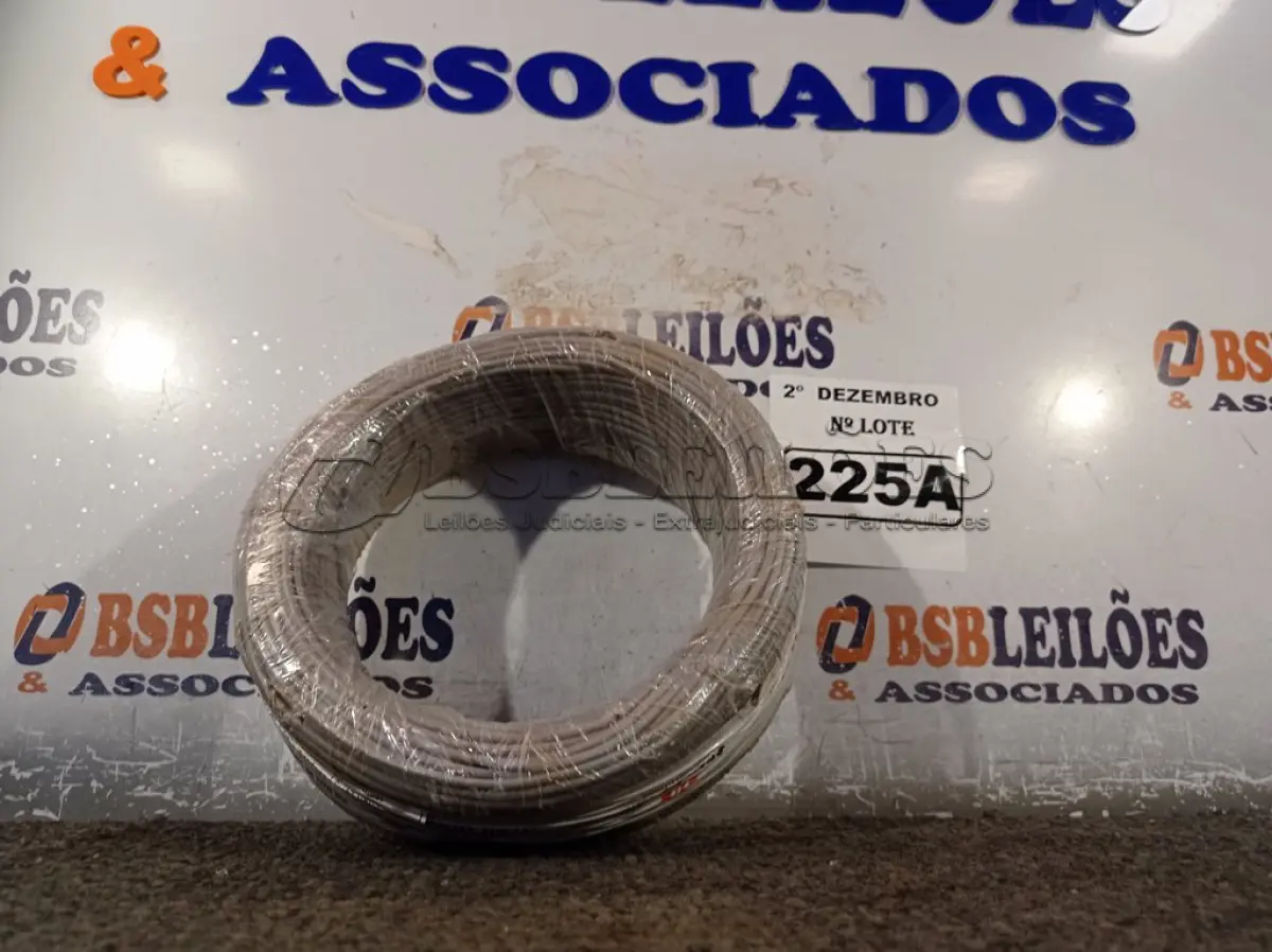 LOTE 225 - 01 ROLO DE CABO FLEXÍVEL 100M 1X2,5MM NA COR CINZA (NOVO). (NO ESTADO) ATENÇÃO! FAZER A VISITAÇÃO ANTES DE ARREMATAR, NÃO SABEMOS SE FUNCIONA. LEILÃO NÃO TEM GARANTIA E NEM DEVOLUÇÃO, SUJEITO A POSSÍVEIS AVARIAS VISÍVEIS/OCULTAS E/OU AUSÊNCIA DE COMPONENTES.