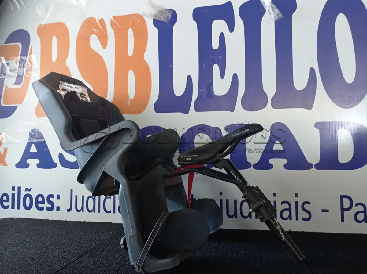 LOTE 255 - 01 - CADEIRINHA CRIANÇA BIKE TRASEIRA (NO ESTADO, NÃO SABEMOS SE FUNCIONA. LEILÃO NÃO TEM GARANTIA E NEM DEVOLUÇÃO, SUJEITO A POSSÍVEIS AVARIAS VISÍVEIS/OCULTAS E/OU AUSÊNCIA DE COMPONENTES)
