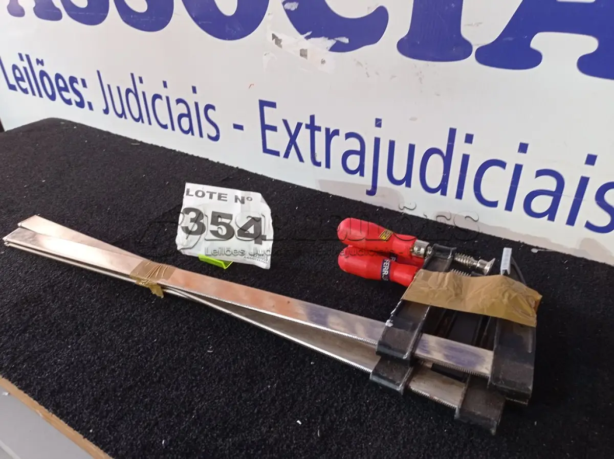 LOTE 354 - 03 - GRAMPOS SARGENTO PROFISSIONAL PARA MARCENEIRO (NO ESTADO, NÃO SABEMOS SE FUNCIONA. LEILÃO NÃO TEM GARANTIA E NEM DEVOLUÇÃO, SUJEITO A POSSÍVEIS AVARIAS VISÍVEIS/OCULTAS E/OU AUSÊNCIA DE COMPONENTES)
