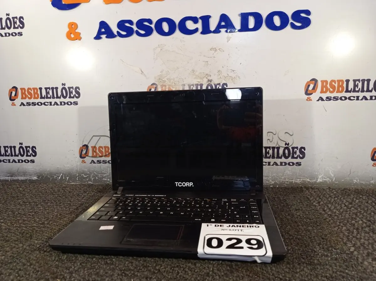 LOTE 029 - 01 NOTEBOOK MARCA TCORP. (NO ESTADO) ATENÇÃO! FAZER A VISITAÇÃO ANTES DE ARREMATAR, NÃO SABEMOS SE FUNCIONA. LEILÃO NÃO TEM GARANTIA E NEM DEVOLUÇÃO, SUJEITO A POSSÍVEIS AVARIAS VISÍVEIS/OCULTAS E/OU AUSÊNCIA DE COMPONENTES.