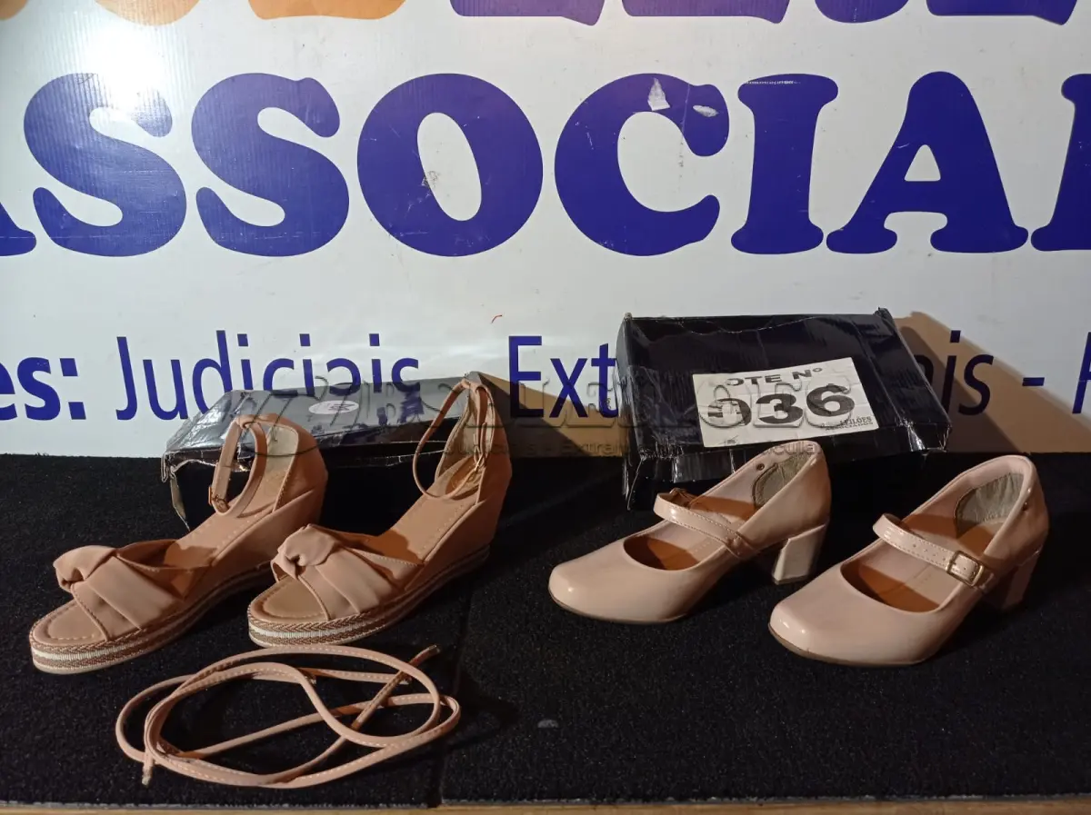 LOTE 036 - 02 – PARES DE CALÇADOS FEMININO Nº 35 (NO ESTADO, NÃO SABEMOS SE FUNCIONA. LEILÃO NÃO TEM GARANTIA E NEM DEVOLUÇÃO, SUJEITO A POSSÍVEIS AVARIAS VISÍVEIS/OCULTAS E/OU AUSÊNCIA DE COMPONENTES)