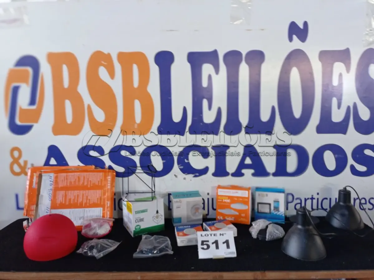LOTE 511 - 11 – LUMINÁRIAS DIVERSAS (NO ESTADO, NÃO SABEMOS SE FUNCIONA. LEILÃO NÃO TEM GARANTIA E NEM DEVOLUÇÃO, SUJEITO A POSSÍVEIS AVARIAS VISÍVEIS/OCULTAS E/OU AUSÊNCIA DE COMPONENTES)