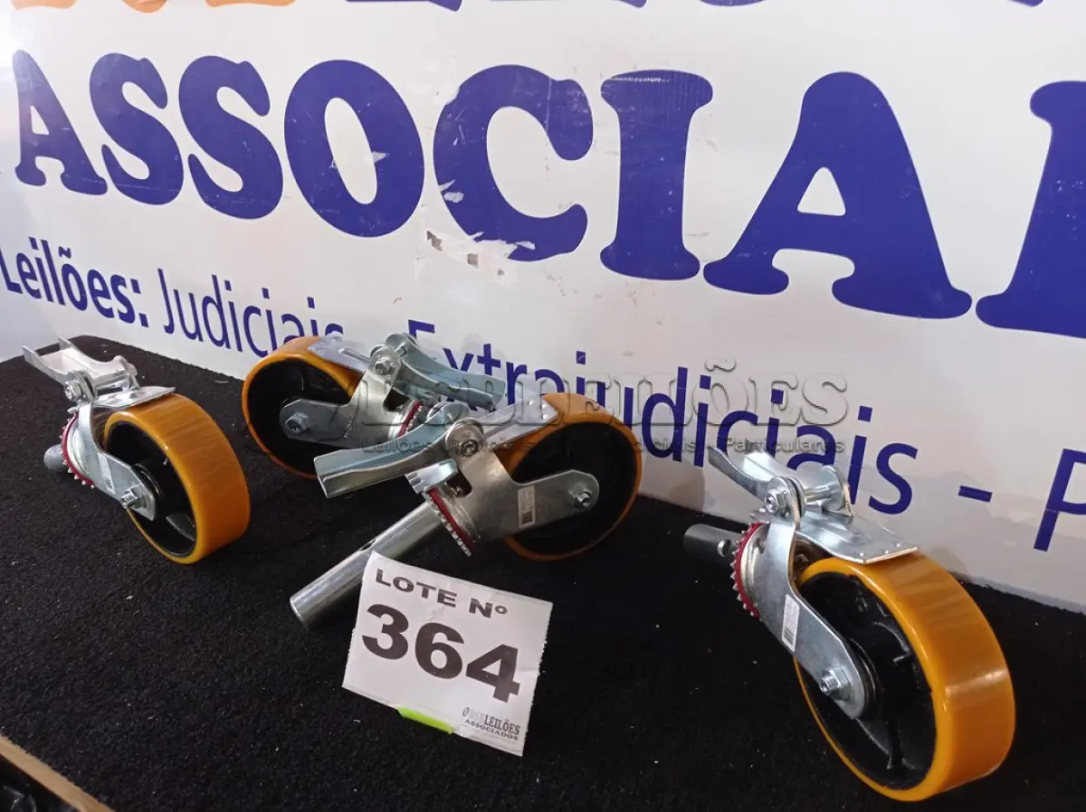 LOTE 364 - 01 - KIT COM 4 RODÍZIOS GIRATÓRIO COM FREIO PARA ANDAIME (NO ESTADO, NÃO SABEMOS SE FUNCIONA. LEILÃO NÃO TEM GARANTIA E NEM DEVOLUÇÃO, SUJEITO A POSSÍVEIS AVARIAS VISÍVEIS/OCULTAS E/OU AUSÊNCIA DE COMPONENTES)