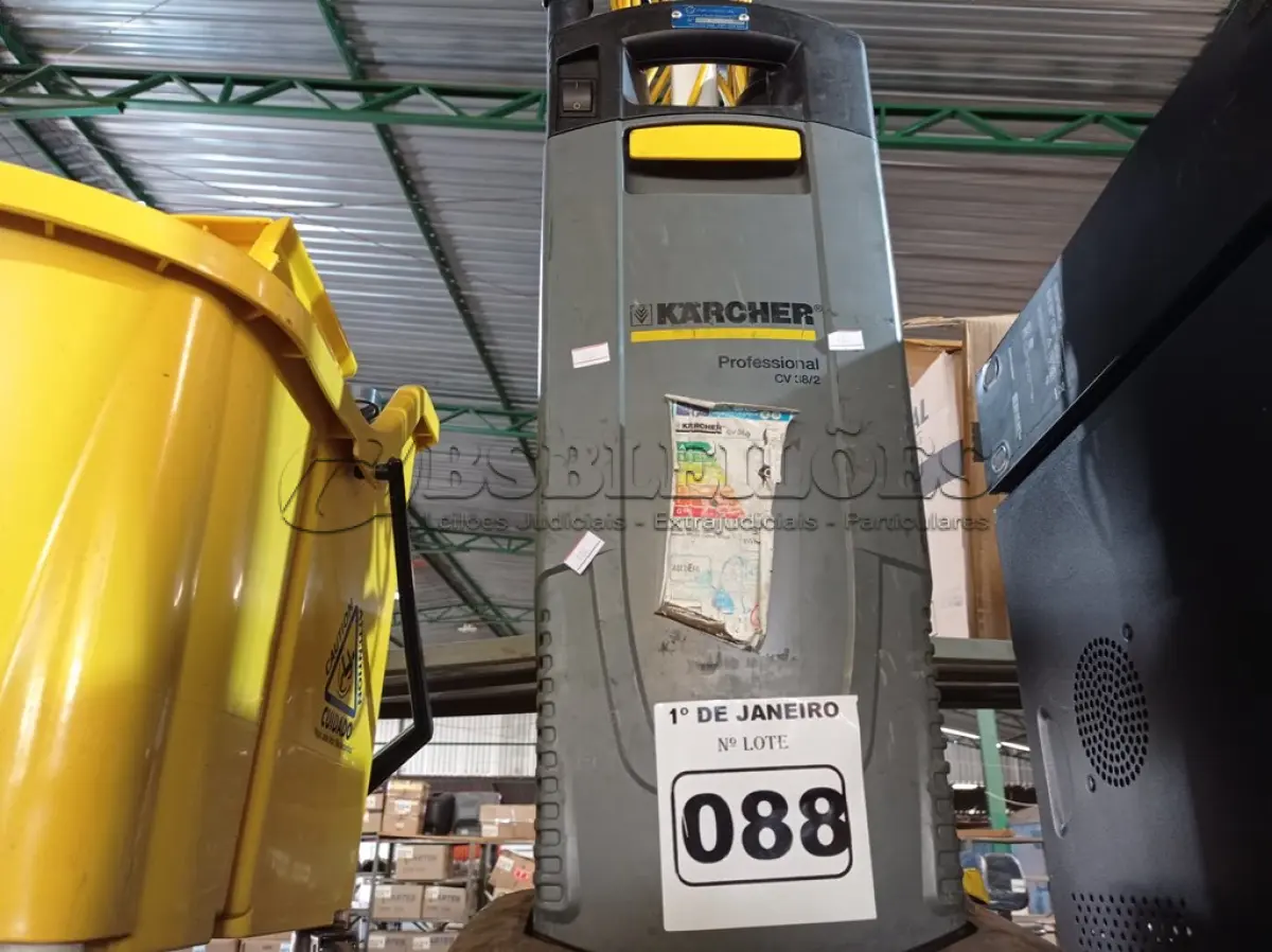 LOTE 088 - 01 ASPIRADOR DE PÓ KARCHER PROFISSIONAL CV 38/2. (NO ESTADO) ATENÇÃO! FAZER A VISITAÇÃO ANTES DE ARREMATAR, NÃO SABEMOS SE FUNCIONA. LEILÃO NÃO TEM GARANTIA E NEM DEVOLUÇÃO, SUJEITO A POSSÍVEIS AVARIAS VISÍVEIS/OCULTAS E/OU AUSÊNCIA DE COMPONENTES.