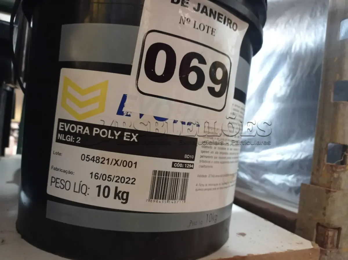 LOTE 069 - 01 BALDE DE GRAXA EVORA POLY EX 10KG. (NO ESTADO) ATENÇÃO! FAZER A VISITAÇÃO ANTES DE ARREMATAR, NÃO SABEMOS SE FUNCIONA. LEILÃO NÃO TEM GARANTIA E NEM DEVOLUÇÃO, SUJEITO A POSSÍVEIS AVARIAS VISÍVEIS/OCULTAS E/OU AUSÊNCIA DE COMPONENTES.