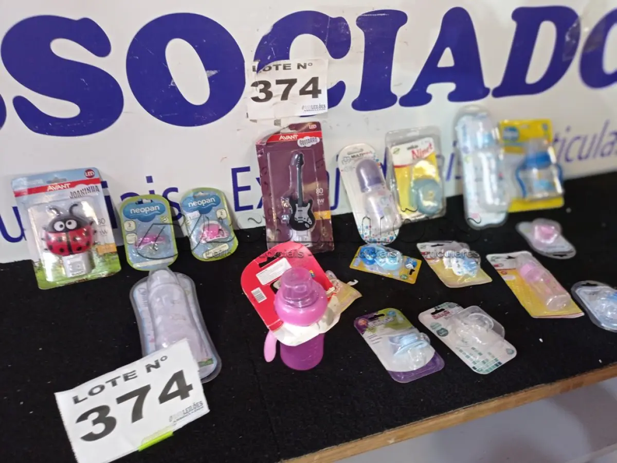 LOTE 374 - 17 – ITENS BEBES DIVERSOS  (APROXIMADAMENTE)(NO ESTADO, NÃO SABEMOS SE FUNCIONA. LEILÃO NÃO TEM GARANTIA E NEM DEVOLUÇÃO, SUJEITO A POSSÍVEIS AVARIAS VISÍVEIS/OCULTAS E/OU AUSÊNCIA DE COMPONENTES)