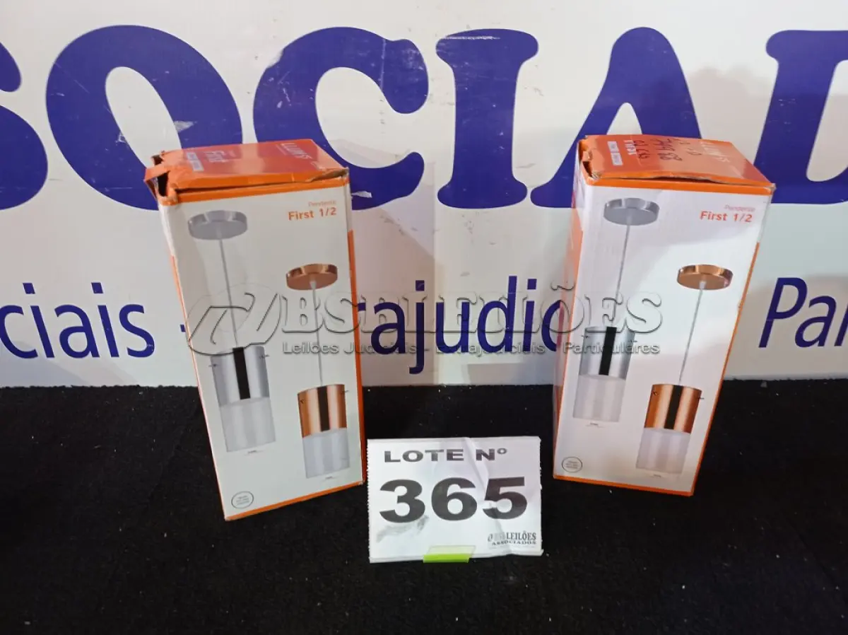 LOTE 365 - 02 - PENDENTES REDONDO PARA 1 LÂMPADA FIRST 12CM COBRE (NO ESTADO, NÃO SABEMOS SE FUNCIONA. LEILÃO NÃO TEM GARANTIA E NEM DEVOLUÇÃO, SUJEITO A POSSÍVEIS AVARIAS VISÍVEIS/OCULTAS E/OU AUSÊNCIA DE COMPONENTES)