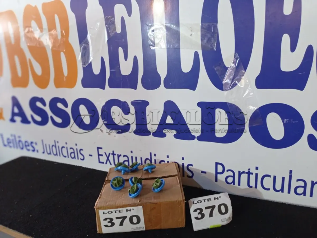LOTE 370 - 76 – ITENS PARA IRRIGAÇÃO  (APROXIMADAMENTE)(NO ESTADO, NÃO SABEMOS SE FUNCIONA. LEILÃO NÃO TEM GARANTIA E NEM DEVOLUÇÃO, SUJEITO A POSSÍVEIS AVARIAS VISÍVEIS/OCULTAS E/OU AUSÊNCIA DE COMPONENTES)
