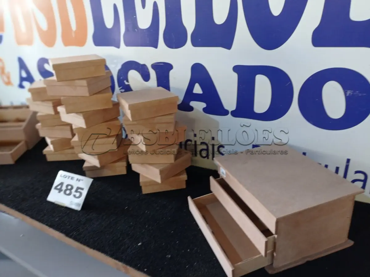 LOTE 485 - 22 – ITENS PARA ARTESANATOS (APROXIMADAMENTE) (NO ESTADO, NÃO SABEMOS SE FUNCIONA. LEILÃO NÃO TEM GARANTIA E NEM DEVOLUÇÃO, SUJEITO A POSSÍVEIS AVARIAS VISÍVEIS/OCULTAS E/OU AUSÊNCIA DE COMPONENTES)