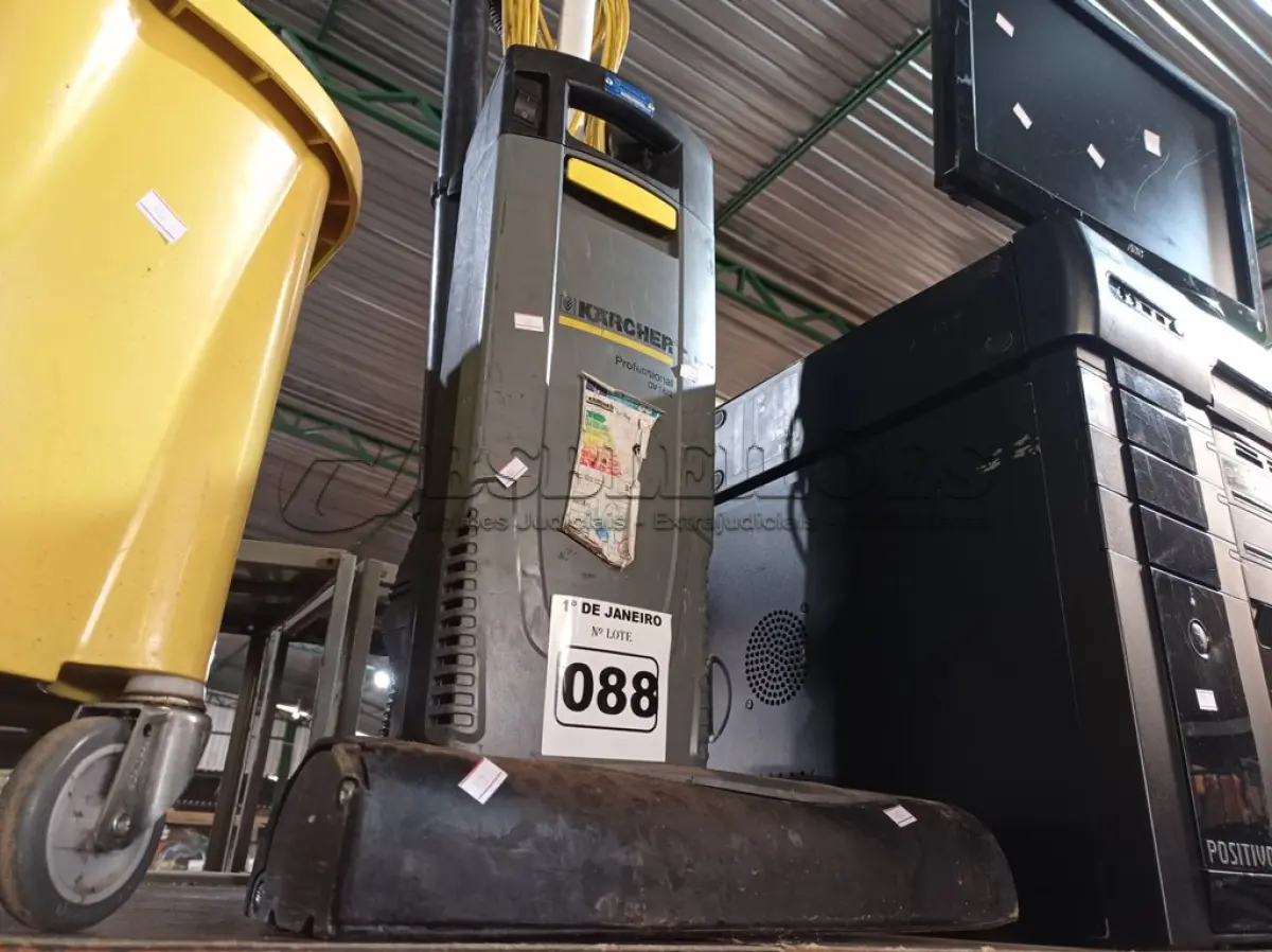 LOTE 088 - 01 ASPIRADOR DE PÓ KARCHER PROFISSIONAL CV 38/2. (NO ESTADO) ATENÇÃO! FAZER A VISITAÇÃO ANTES DE ARREMATAR, NÃO SABEMOS SE FUNCIONA. LEILÃO NÃO TEM GARANTIA E NEM DEVOLUÇÃO, SUJEITO A POSSÍVEIS AVARIAS VISÍVEIS/OCULTAS E/OU AUSÊNCIA DE COMPONENTES.