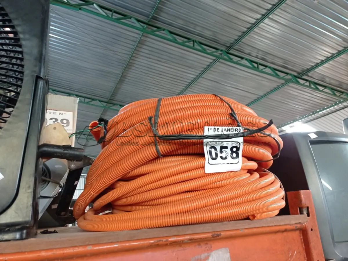 LOTE 058 - 02 ROLOS DE MANGUEIRA CORRUGADA. (NO ESTADO) ATENÇÃO! FAZER A VISITAÇÃO ANTES DE ARREMATAR, NÃO SABEMOS SE FUNCIONA. LEILÃO NÃO TEM GARANTIA E NEM DEVOLUÇÃO, SUJEITO A POSSÍVEIS AVARIAS VISÍVEIS/OCULTAS E/OU AUSÊNCIA DE COMPONENTES.