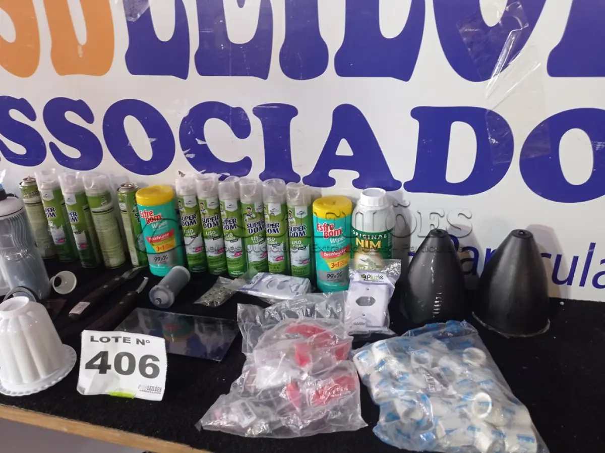 LOTE 406 - 30 – ITENS DE FERRAGISTA (APROXIMADAMENTE)(NO ESTADO, NÃO SABEMOS SE FUNCIONA. LEILÃO NÃO TEM GARANTIA E NEM DEVOLUÇÃO, SUJEITO A POSSÍVEIS AVARIAS VISÍVEIS/OCULTAS E/OU AUSÊNCIA DE COMPONENTES)