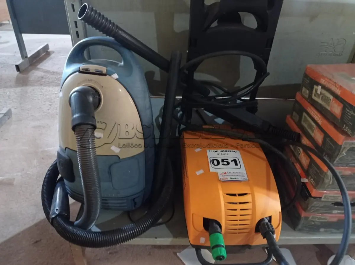 LOTE 051 - 01 ASPIRADOR DE PÓ E 01 LAVADORA DE ALTA PRESSÃO MARCAS ELECTROLUX 220V. (NO ESTADO) ATENÇÃO! FAZER A VISITAÇÃO ANTES DE ARREMATAR, NÃO SABEMOS SE FUNCIONA. LEILÃO NÃO TEM GARANTIA E NEM DEVOLUÇÃO, SUJEITO A POSSÍVEIS AVARIAS VISÍVEIS/OCULTAS E/OU AUSÊNCIA DE COMPONENTES.