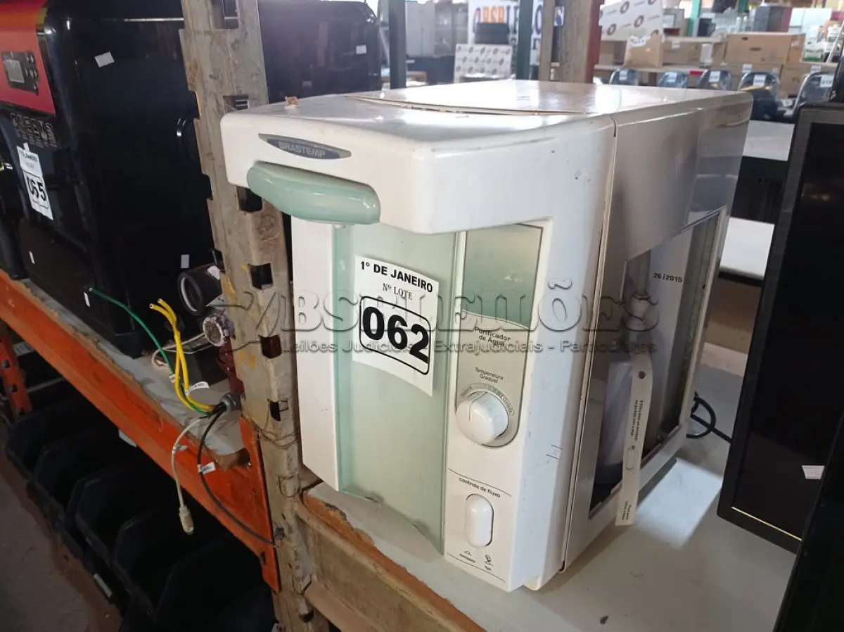 LOTE 062 - 01 PURIFICADOR DE ÁGUA MARCA BRASTEMP 220V. (NO ESTADO) ATENÇÃO! FAZER A VISITAÇÃO ANTES DE ARREMATAR, NÃO SABEMOS SE FUNCIONA. LEILÃO NÃO TEM GARANTIA E NEM DEVOLUÇÃO, SUJEITO A POSSÍVEIS AVARIAS VISÍVEIS/OCULTAS E/OU AUSÊNCIA DE COMPONENTES.